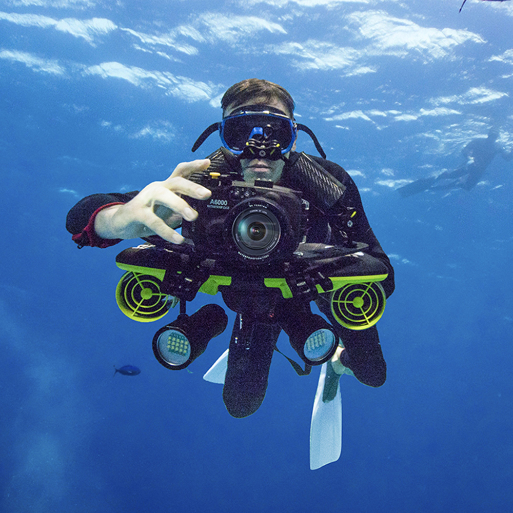 Sublue seabow underwater scooter for scuba driving and freediving