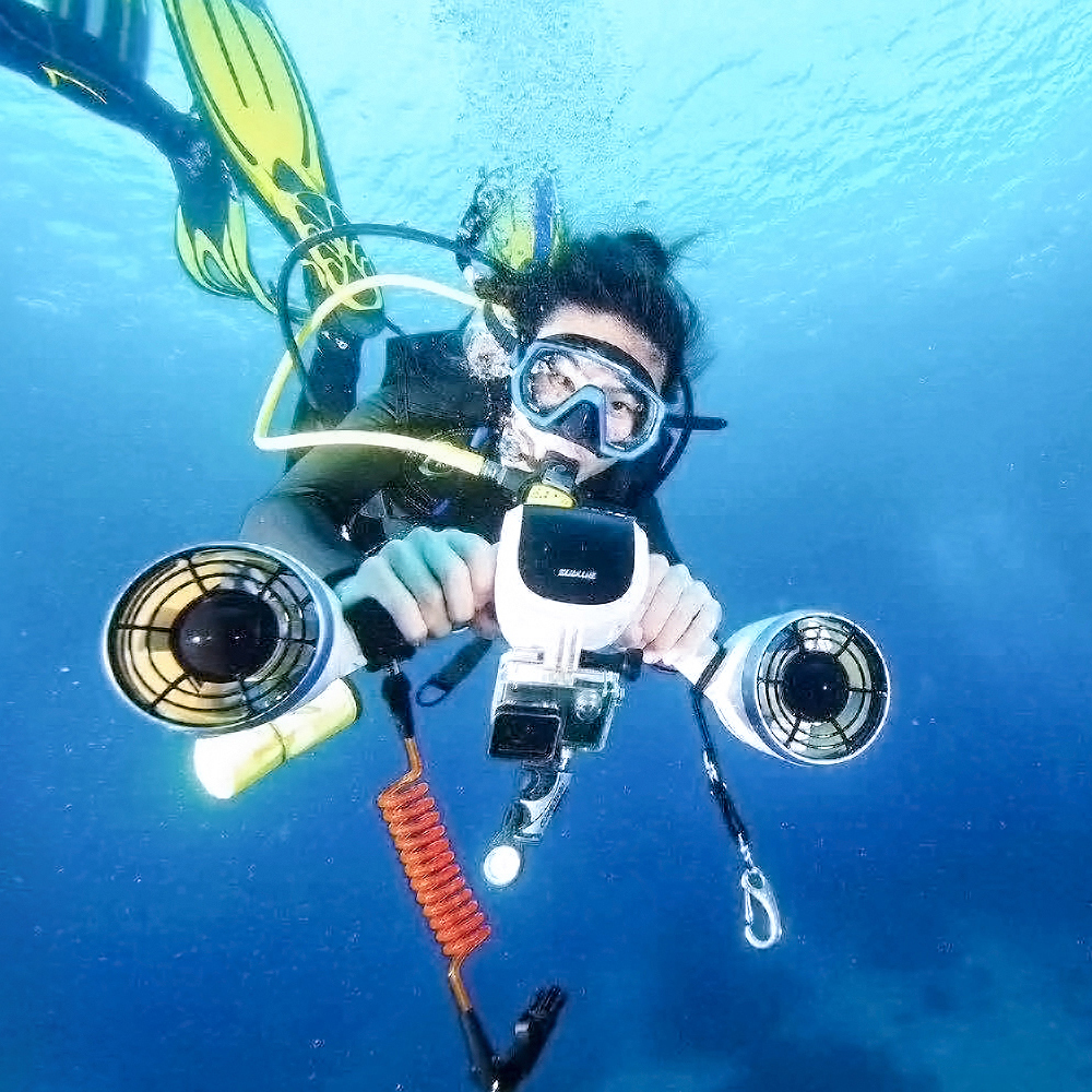 Sublue Whiteshark Mix underwater scooter for scuba driving and freediving