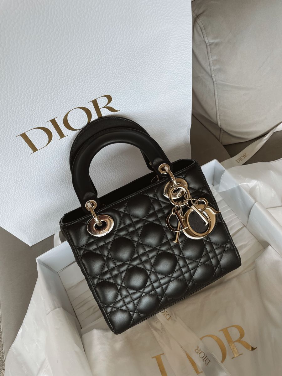 The Story Behind The Bag: Iconic Handbag Details 30 6a59a86b28fe06e67ab475e7
