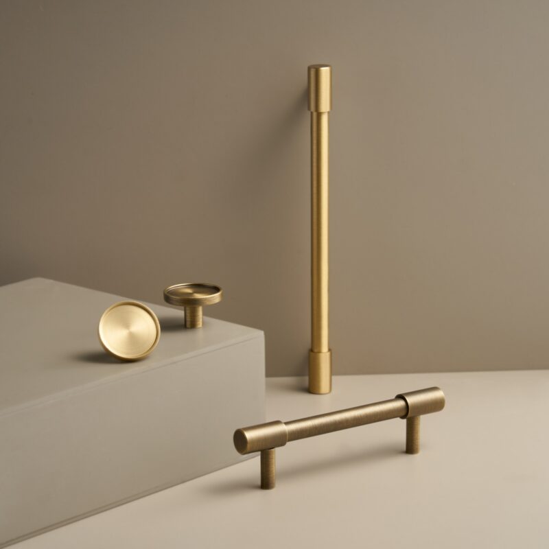 RAND bar handle with stepped collars and the RAND knob on a plinth